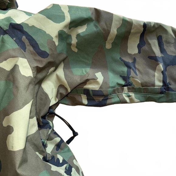 Authentic U.S. Military ECWCS Woodland Camouflage Parka - Picture 7 of 8